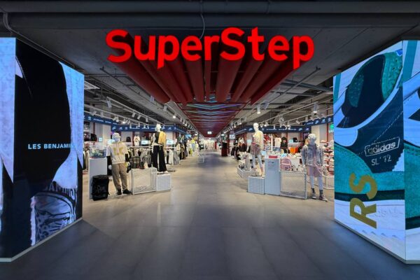 Компания SuperStep и премия «Золотой Трезини» объявляют всероссийский конкурс арт-объектов из кроссовок и других предметов уличной моды